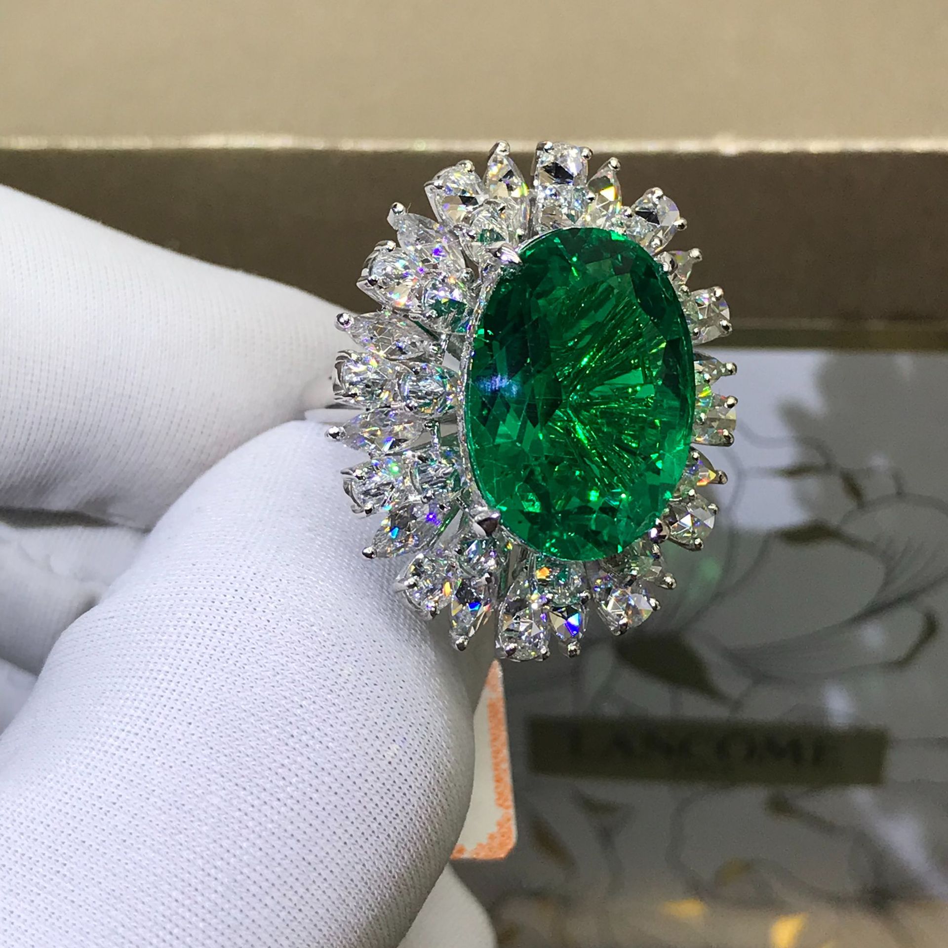 Material 9K 9,66 quilates cultivado esmeralda con certificado GRC diamante de alto carbono anillo esmeralda colombiano