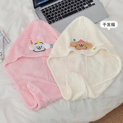 ラインの子犬の髪の帽子が可愛いです。