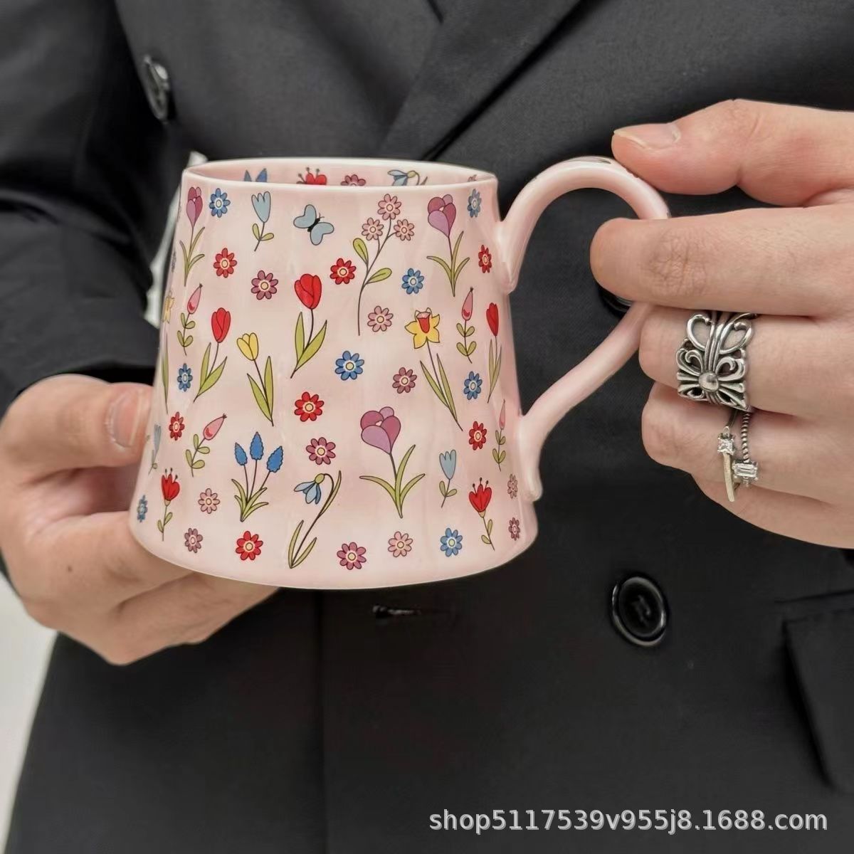 Taza de alta calidad de lujo ligera flor de dibujos animados taza de cerámica de alta capacidad taza de café de alto valor de cara taza de agua regalo