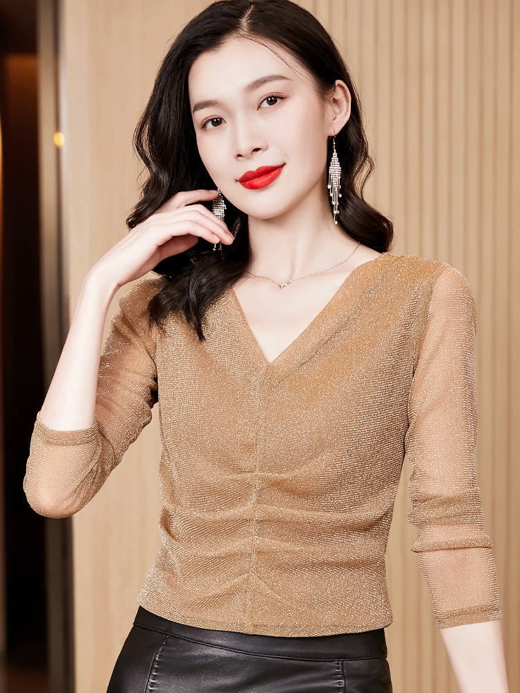 網紗の底のシャツの女性の薄いタイプの春秋の紗の服の長袖の中で薄い紗の上着の洋風のファッション的な初秋の小さいシャツを掛けます。