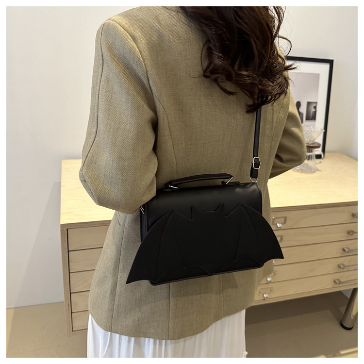 A new 2024 European and American Halloween single-shoulder bag for women, with a unique and funny bat style and a trendy crossbody bag undefined