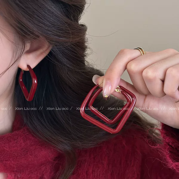 Gives a Flattering Look! Red Square Hoop Earrings for Women, Unique Design That Makes the Face Look Smaller, Stylish and Versatile Ear Accessories