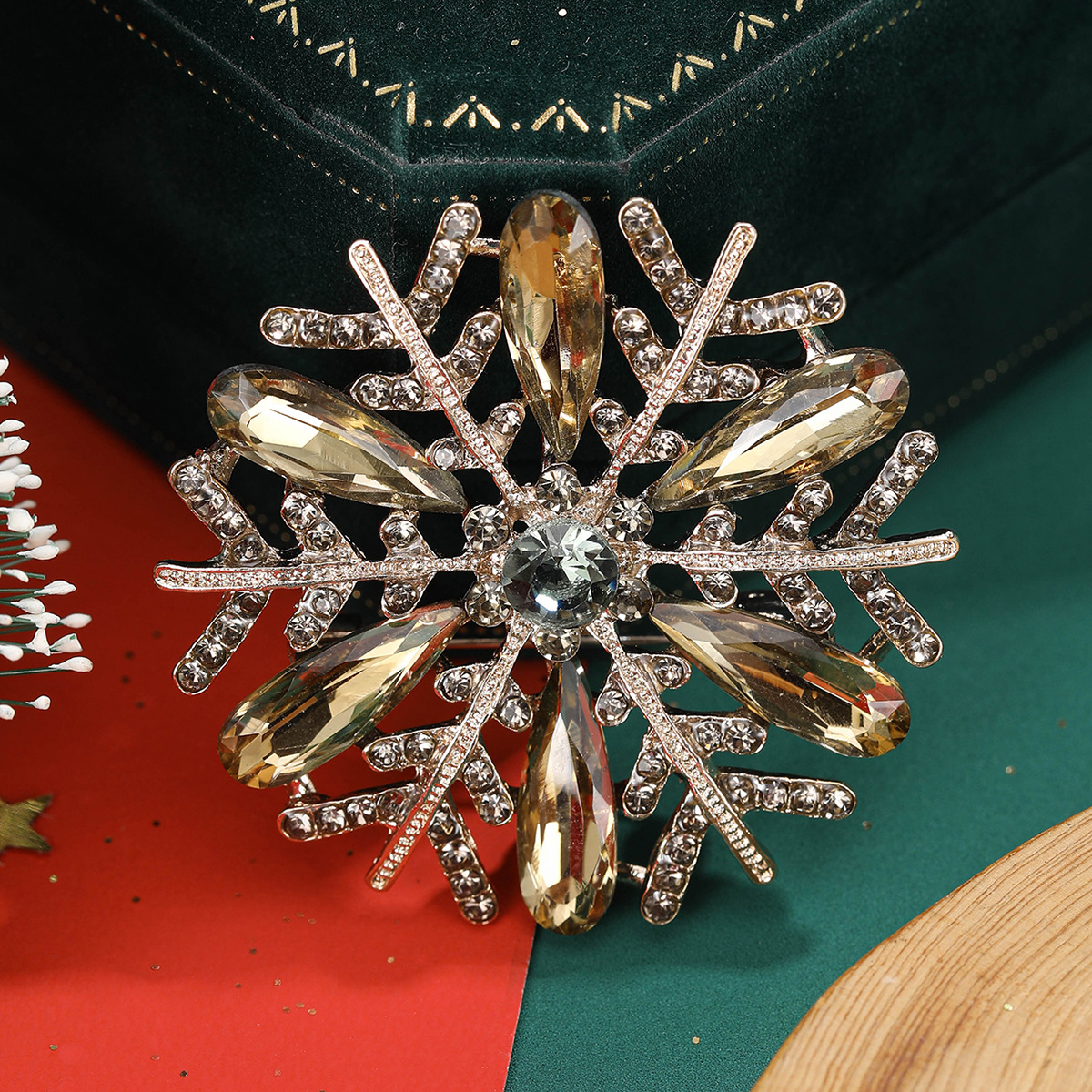 25g Weight Rhinestones Inlay Material Brooches Classification Banquet Occasion Alloy Material Snowflake Pattern All Seasons Season Women's Gender Inlay Design Elegant Style Elegant Pin Snowflake Alloy Inlay Rhinestones Women's Brooches 14