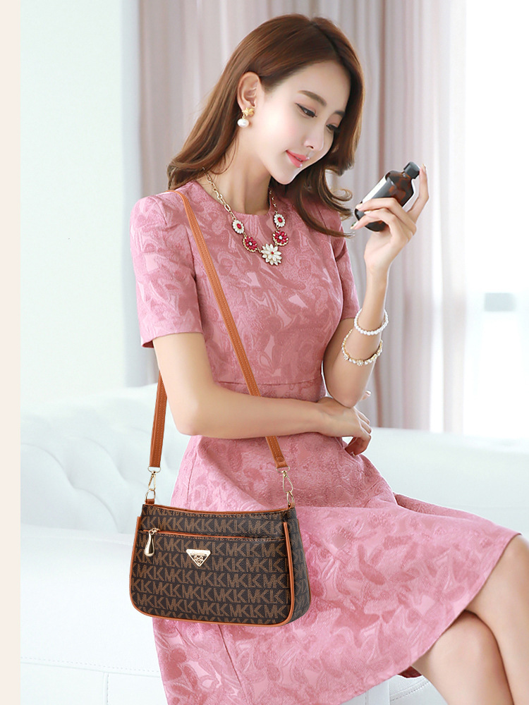 Bolso para axilas para mujer, bandolera de moda, estilo coreano, textura de gran capacidad, bolso de hombro para mediana edad y personas mayores, 2025