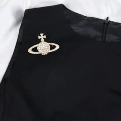 西太后薇薇安鑲鑽土星胸針打標別針星球元素百搭西裝毛衣服裝配飾
