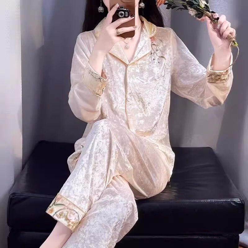 National Style Diamond Velvet Pajamas Women's Autumn and Winter Home Wear Set 2025 New Long-Sleeved High-End Gold Velvet Outer Wear National Style Diamond Velvet Pajamas Women's Autumn and Winter Home Wear Set 2025 New Long-Sleeved High-End Gold Velvet Outer Wear