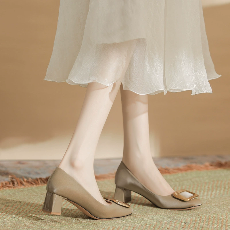 H988-3 Женские туфли на высоком каблуке с квадратным носком, шелковая замшевая стелька из овчины, элегантная женская обувь, однослойная обувь на толстом французском каблуке с квадратной пряжкой