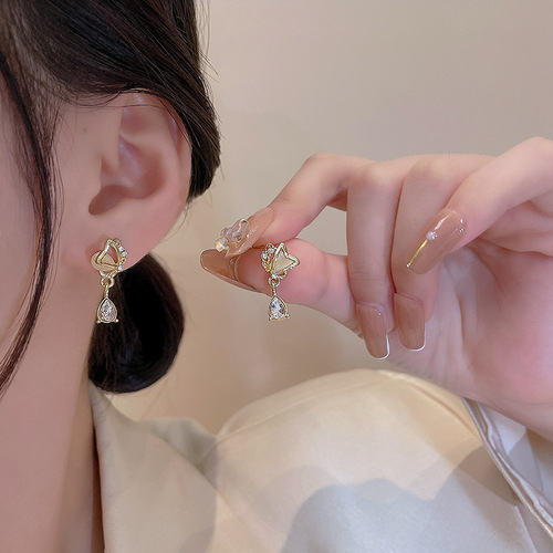 S925 Silver Needle Cat's Eye Butterfly Earrings for Women, Unique Design Sense Water Drop Stud Earrings, New Retro Style, Elegant and Charming Ear Accessories