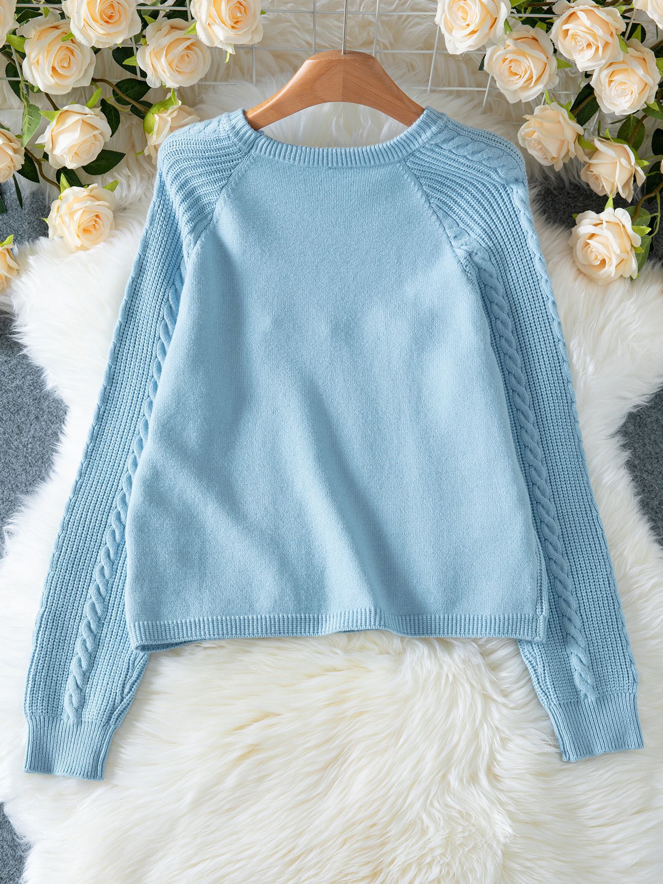 Pull ras du cou brodé pour femme – Pull décontracté en tricot avec motif lettre (S-XL) – Bleu, tendance et confortable_voghion.com