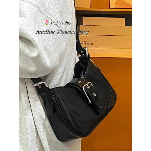 2024新款甜酷辣妹机车包腋下包女复古高级感百搭单肩通勤斜挎女包