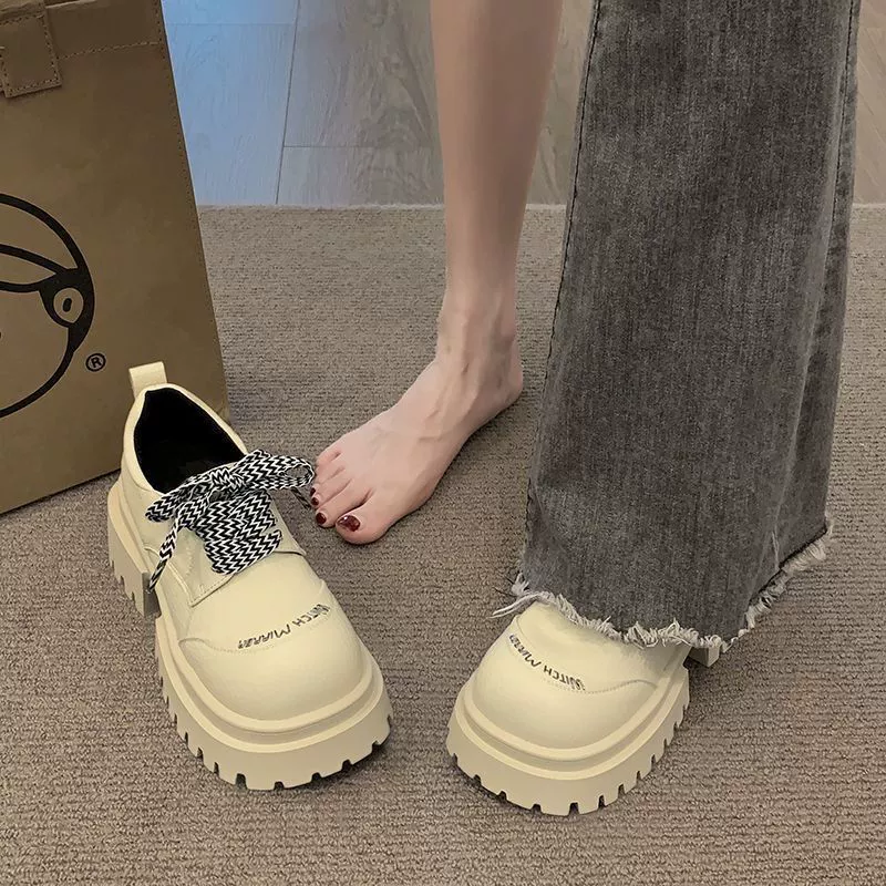 2025 новые летние туфли с толстой подошной высотой на толстом каблуке однотонные маленькие кожаные туфли ретро британский стиль