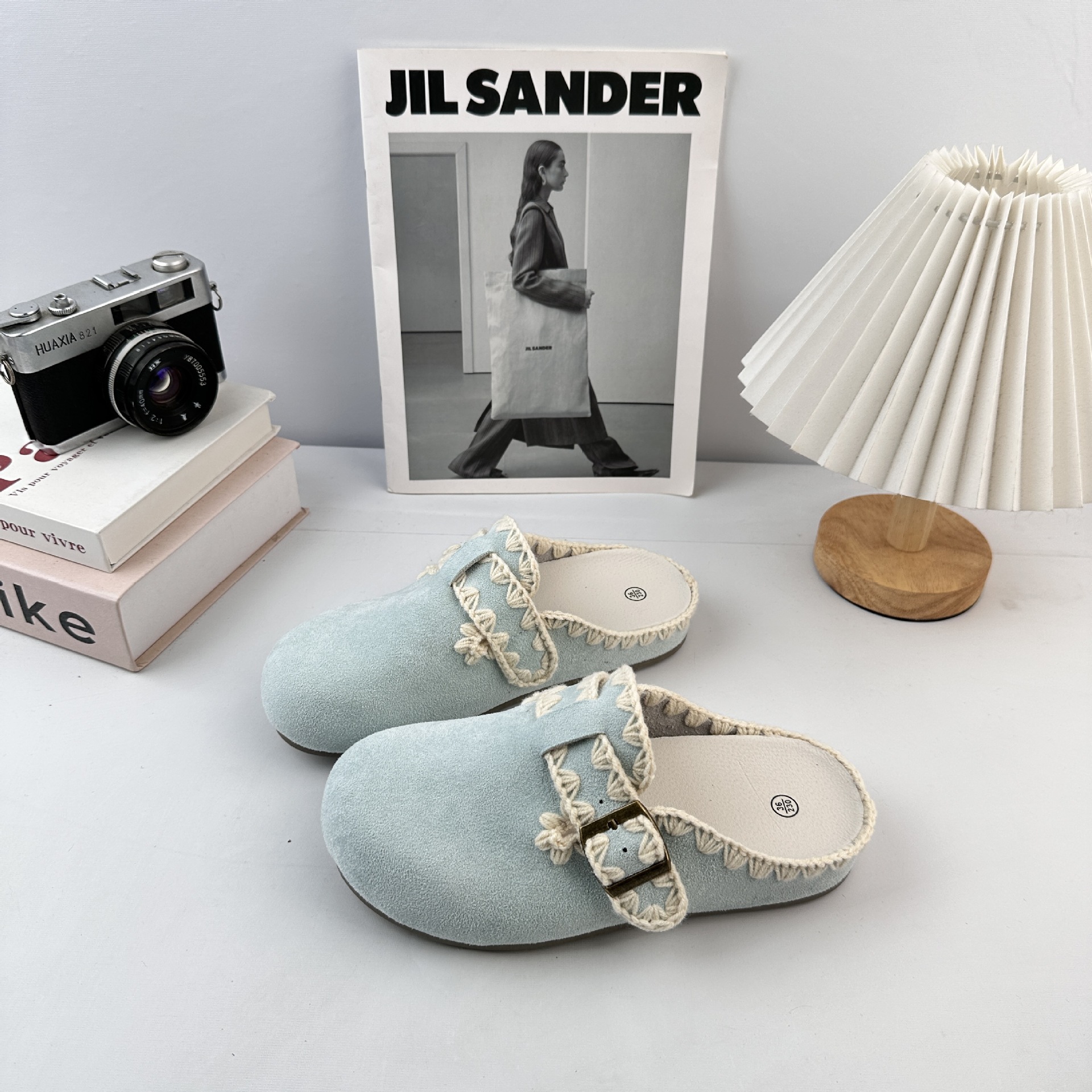 Yuanyang wave casual versátil un pie pedaleo 2025 otoño y verano nuevo tipo de bolsas de vestir, cinturón de cinturón, botones de moda, zapatillas de cabello