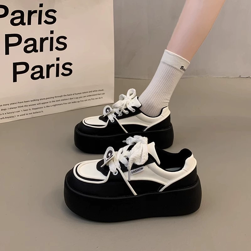 Взрывная модель высокого уровня, дикие белые туфли, увеличенные туфли на толстом подошве, женские 2024 новые зимние повседневные спортивные туфли