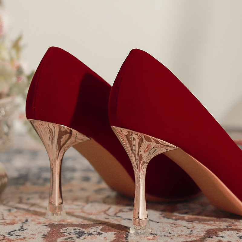 Hochzeitsschuhe Xiuhe Hochzeitskleid Zwei trägt Brautschuhe Frühling und Sommer Blume dünne Absätze rote spitze High Heels weiblich_voghion.com