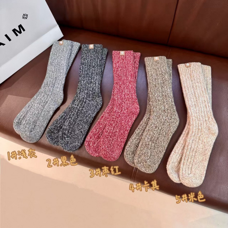 2025 New Autumn and Winter Japanese Style Brand Wool Mid-Calf Socks Nordic Style Korean Knitted Socks with Floral Pattern for Warmth