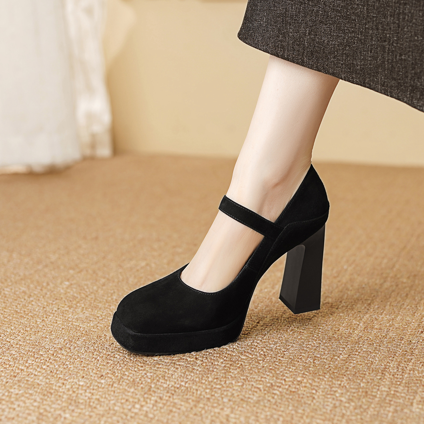Giày cao gót nữ gót vuông 10 cm quai ngang một chữ khóa, mũi nhọn cổ điển, đế dày — Da bò trắng gạo chi tiết 5