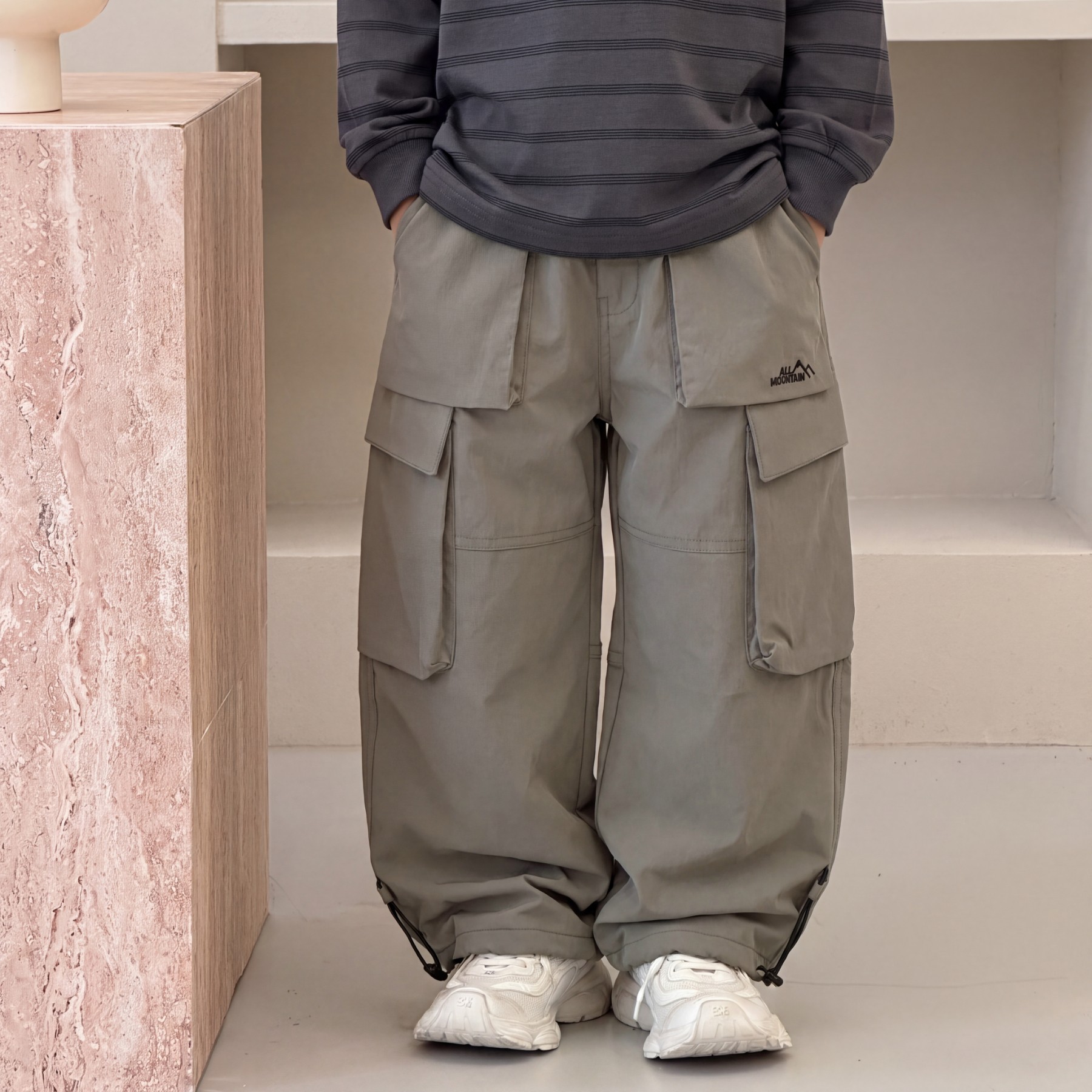 2026 Autumn New Style Children's Mountain Style Embroidered Pocket Cargo Pants for Boys and Girls, Loose Casual Trendy Long Pants