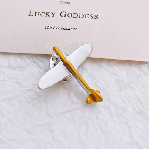 Exquisite brooch, cute little airplane suit pin, collar pin, new fashion corsage, female accessories, simple and personalized