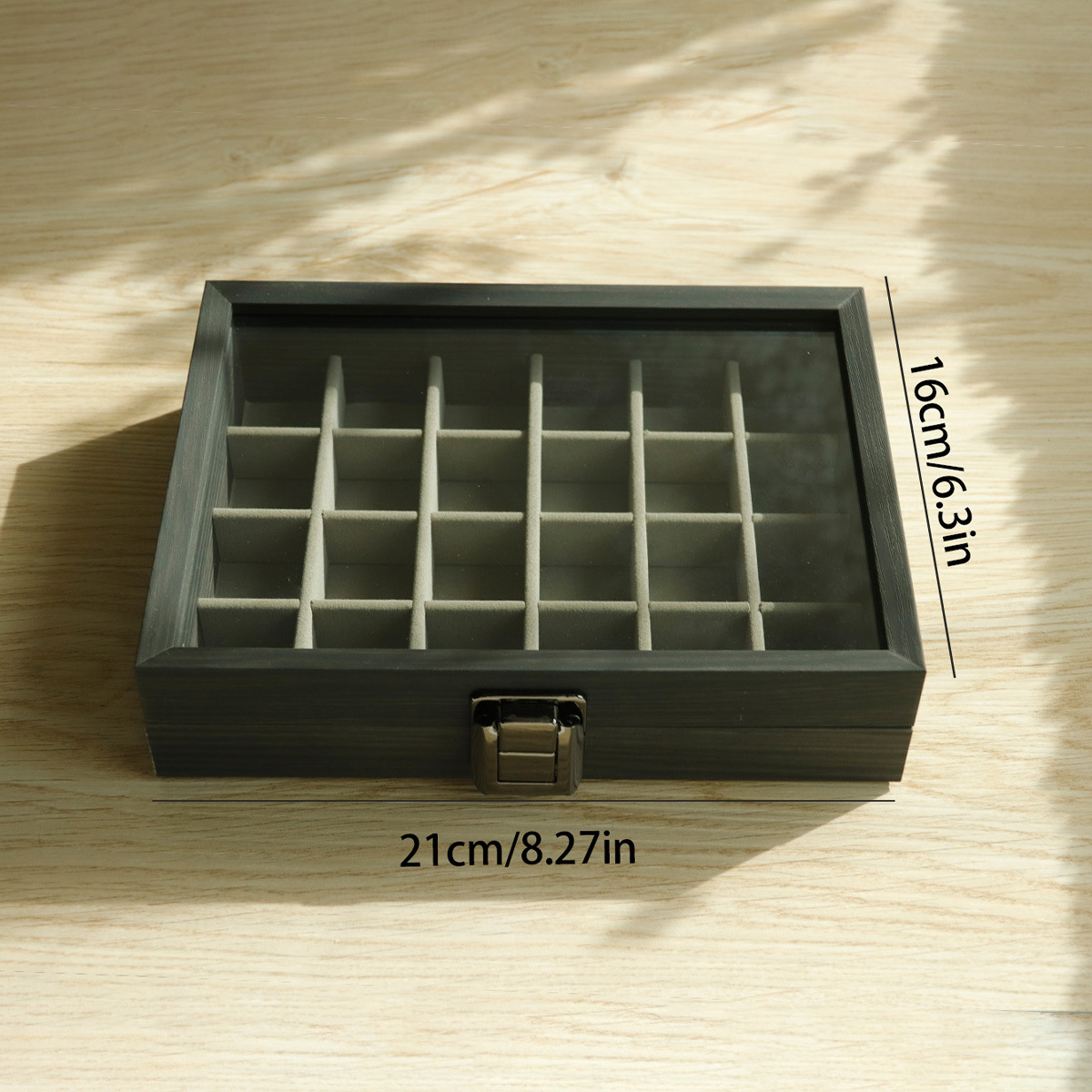 ��̴ľ�Ʋ����촰24�����κ����׶���չʾ���ɷ����鱦��С����Ʒ