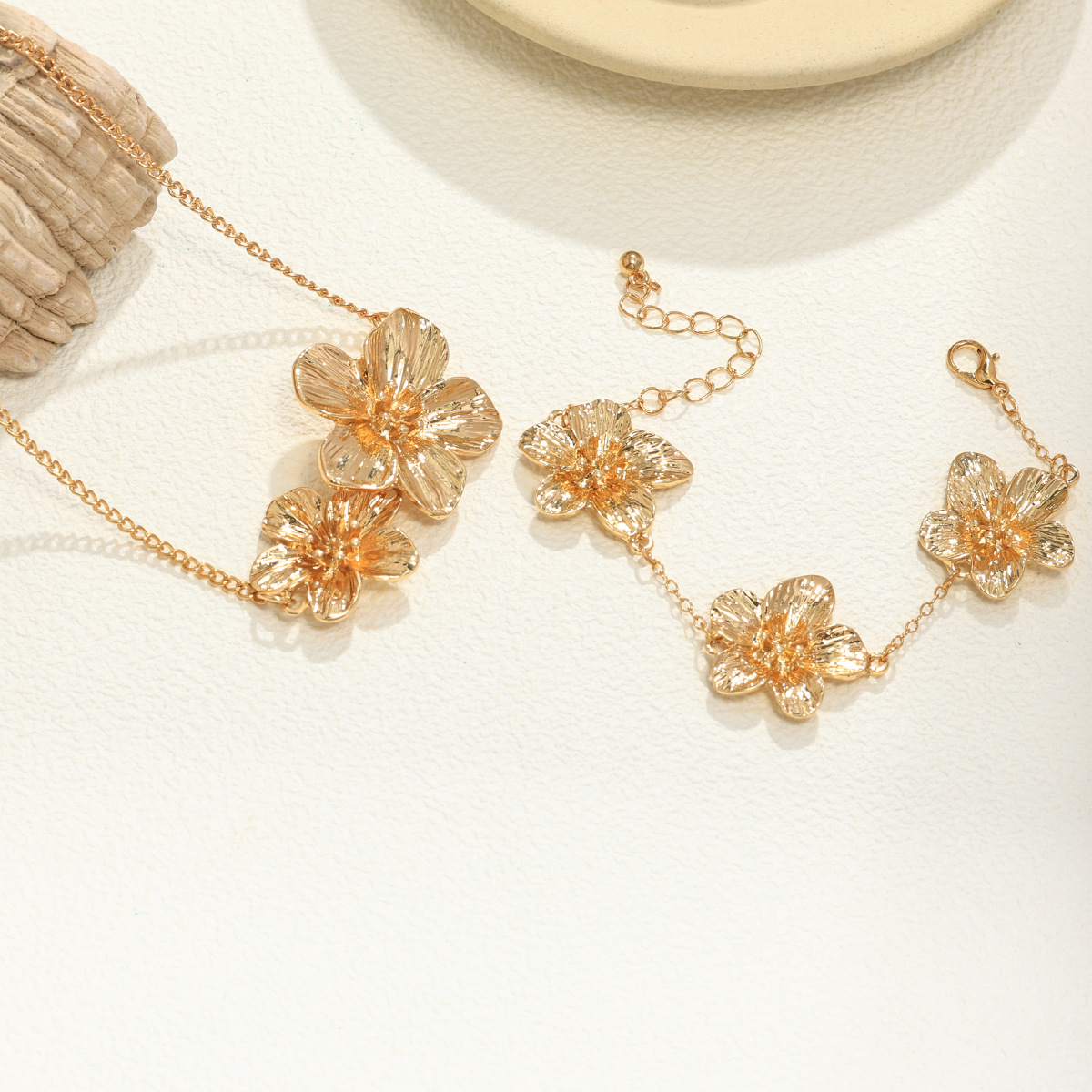 Europa y los Estados Unidos moda transfronteriza venta caliente flor simple personalidad universal mujer raqueta de calle conjunto de decoración joyas de moda