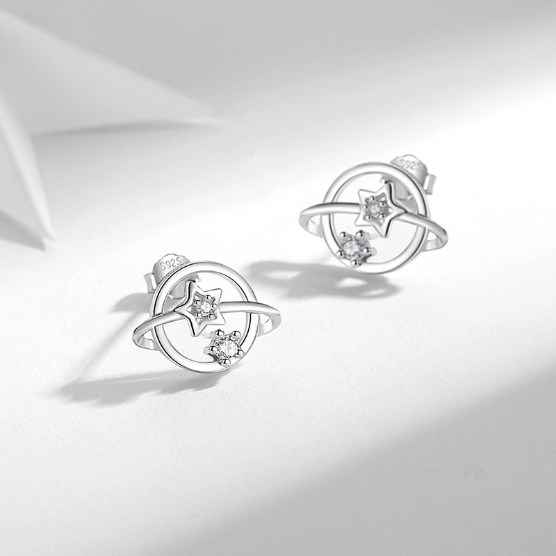 S925 plata esterlina simple estilo japonés y coreano planeta universo estrella Luna pendientes creativos simétricos pendientes personalizados al por mayor
