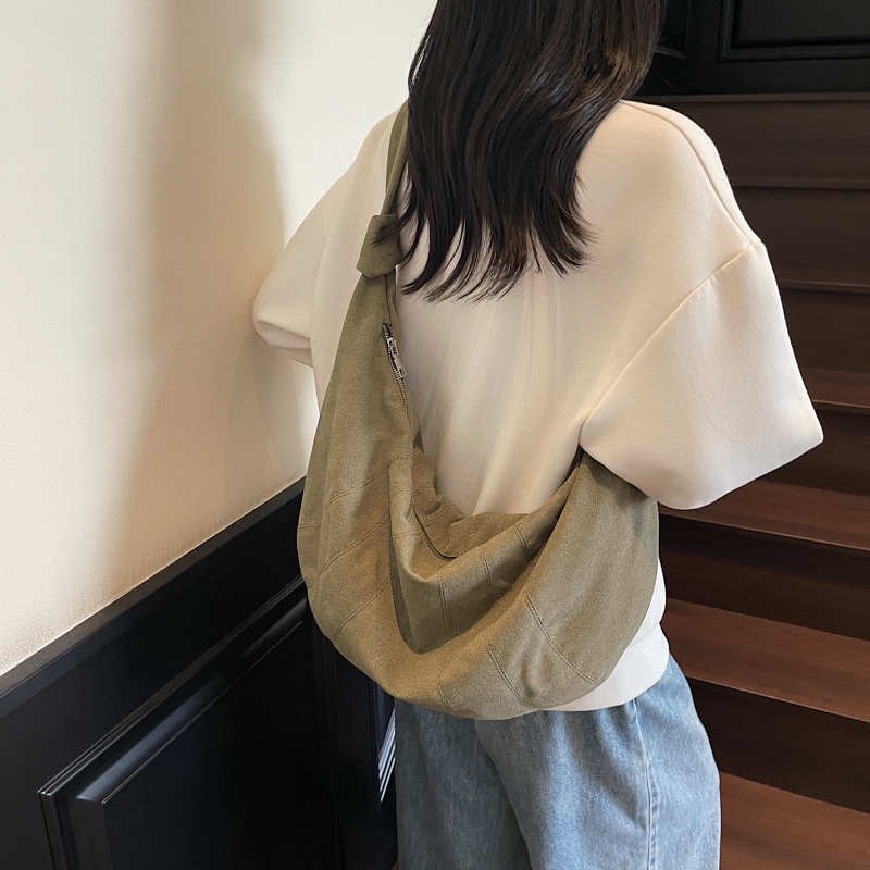 慵懒风大包包女秋季热销深色百搭休闲斜挎包文艺森系单肩饺子包潮