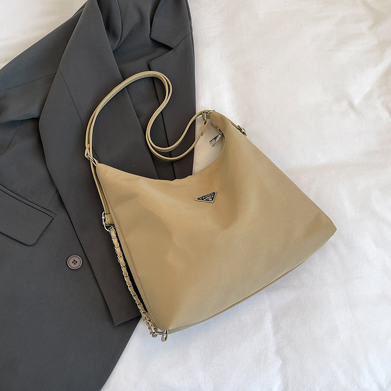 Bagos de tela de nylon de gran capacidad de peso ligero versátil para mujeres 2024 nueva mochila de hombro para viajar bolsas de hombro