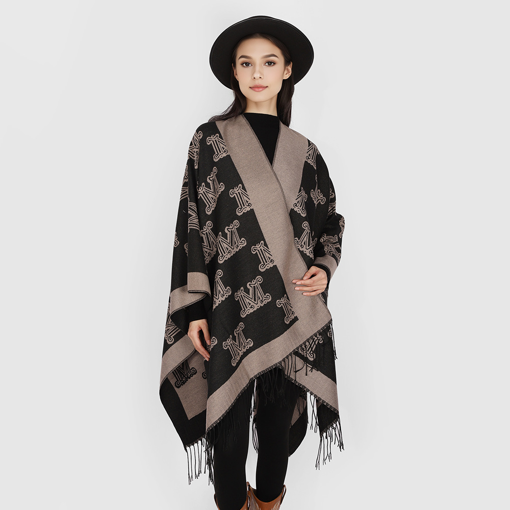 Letra M estilo chal de alta gama borla bufanda jacquard de nicho babero otoño e invierno cálido y grueso fotografía de viaje