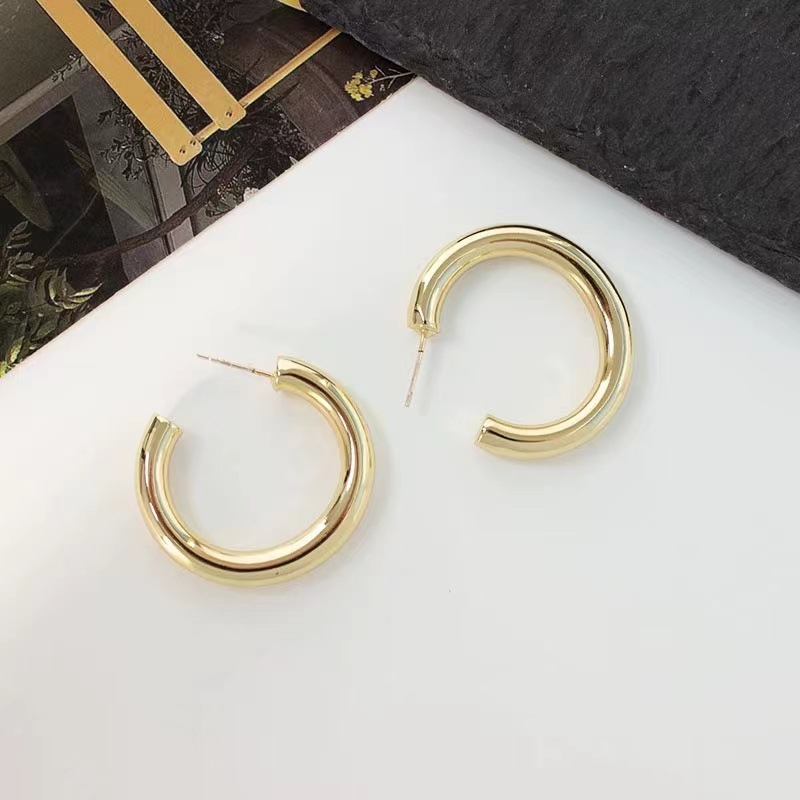 Simple anillo llano invisible integrado clip de oreja de silicona no perforado de cercanías pequeñas de las mujeres pendientes de anillo de oreja indoloro al por mayor