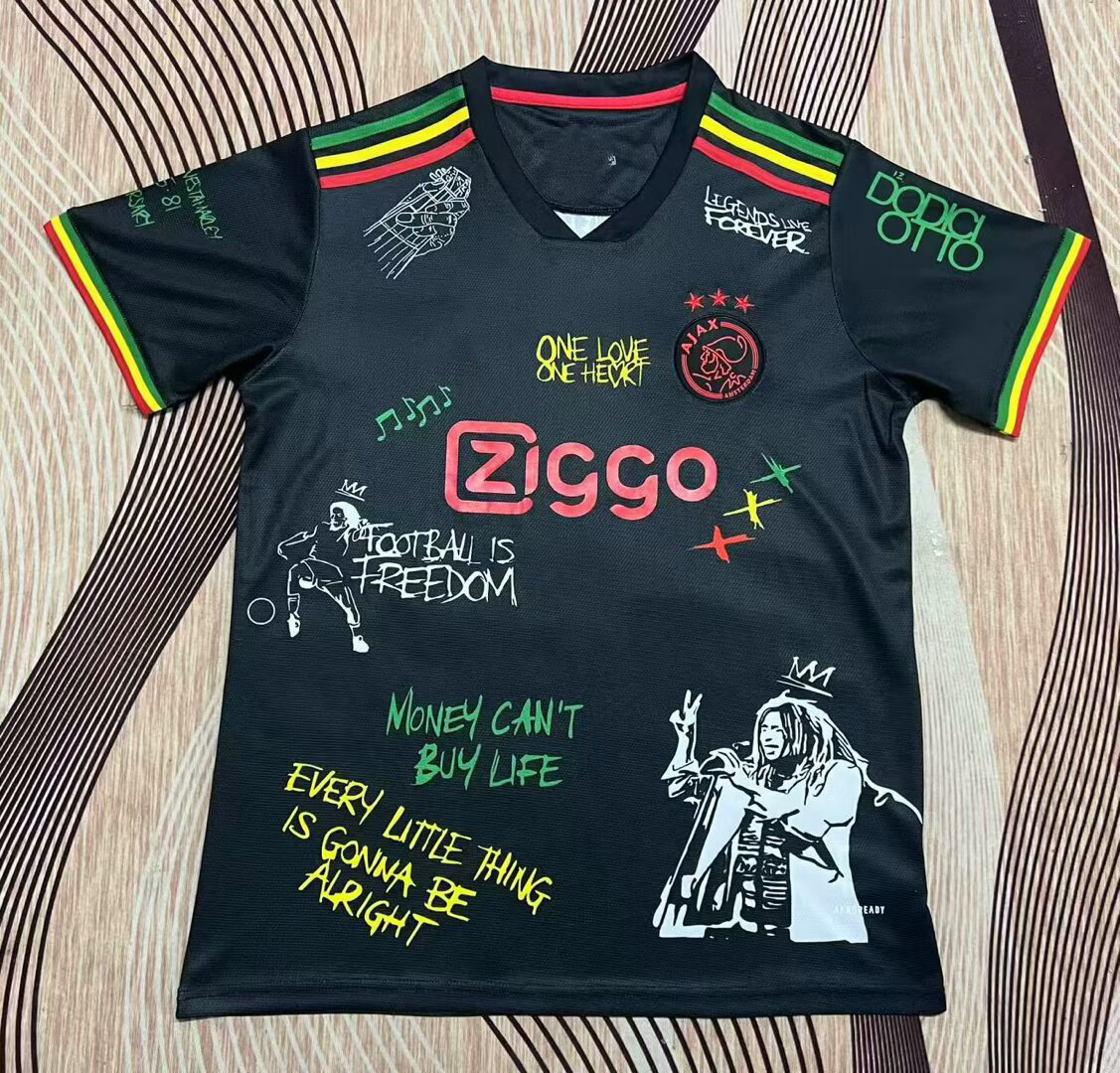 2122 아약스 그래피티 에디션