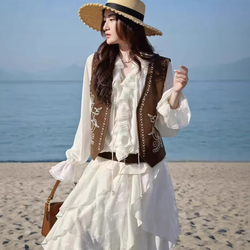 "Knight's Ballad" velvety single-sided suede Bohemian-style western ethnic embroidered vest "Knight's Ballad" velvety single-sided suede Bohemian-style western ethnic embroidered vest