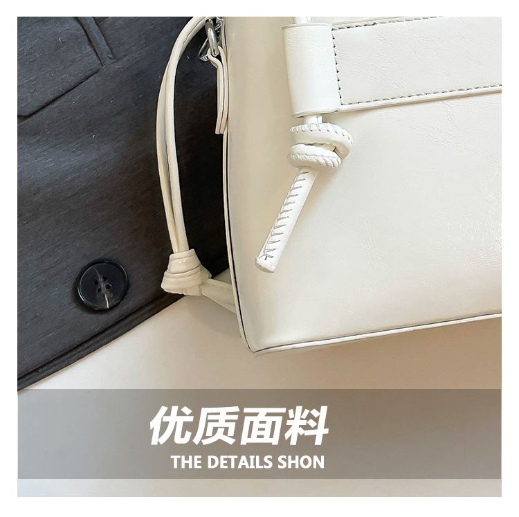 A new 2025 versatile, casual and simple large-capacity handbag for commuting, a lightweight solid color crossbody bag for women in summer Item Picture