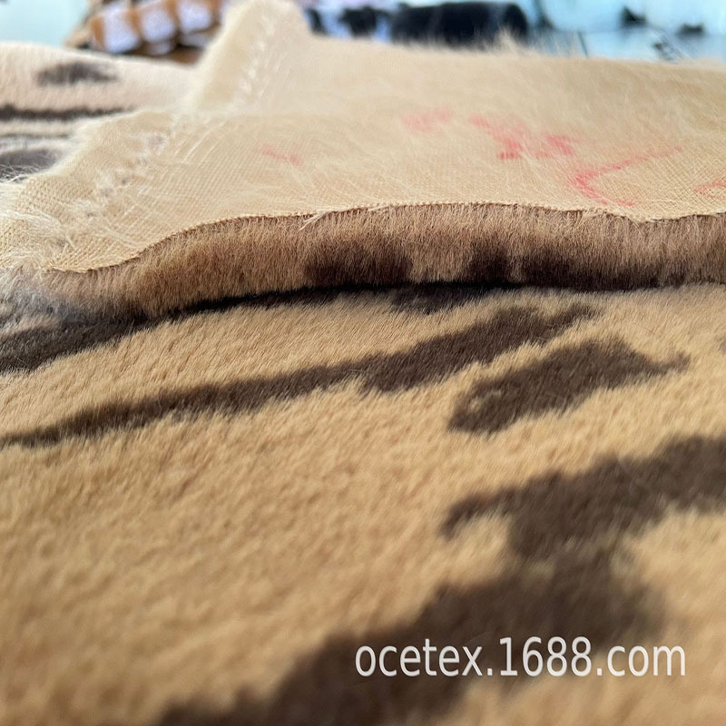 厂家供应罗拉波浪小兔毛绒布人造小兔毛皮草玩具面料男女睡衣面料