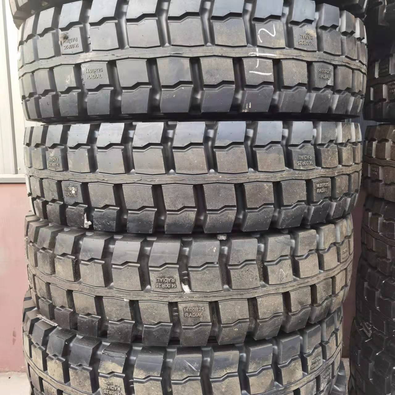 朝阳全钢丝自卸车轮胎1400R25 矿山宽体车轮胎豪沃矿卡矿霸重型车