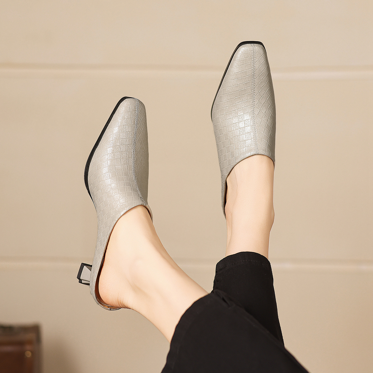 Sandal nữ bít mũi gót thô 5 cm, da bò đơn giản mùa xuân hè — đen