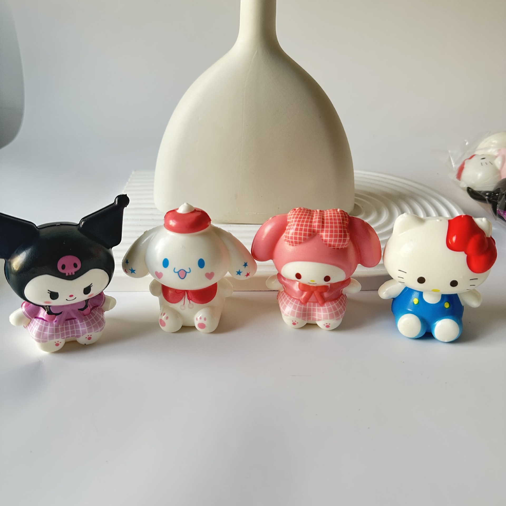 Pellizcar música PU rebote lento Hello Kitty descompresión y reducción de la taza de helado muñeca de escritorio dibujos animados adornos lindos figuras image 3