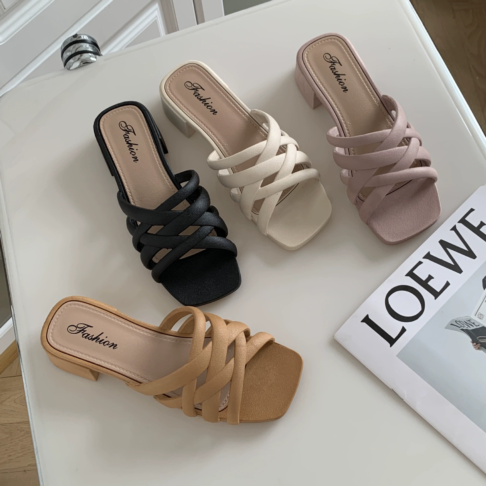 Летние женские пляжные сандалии на среднем каблуке, модные, толстоподошвенные, с перфорацией, повседневные, новые.