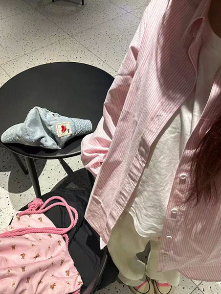 Fashionable retro fuchsia autumn demi-season shirt
