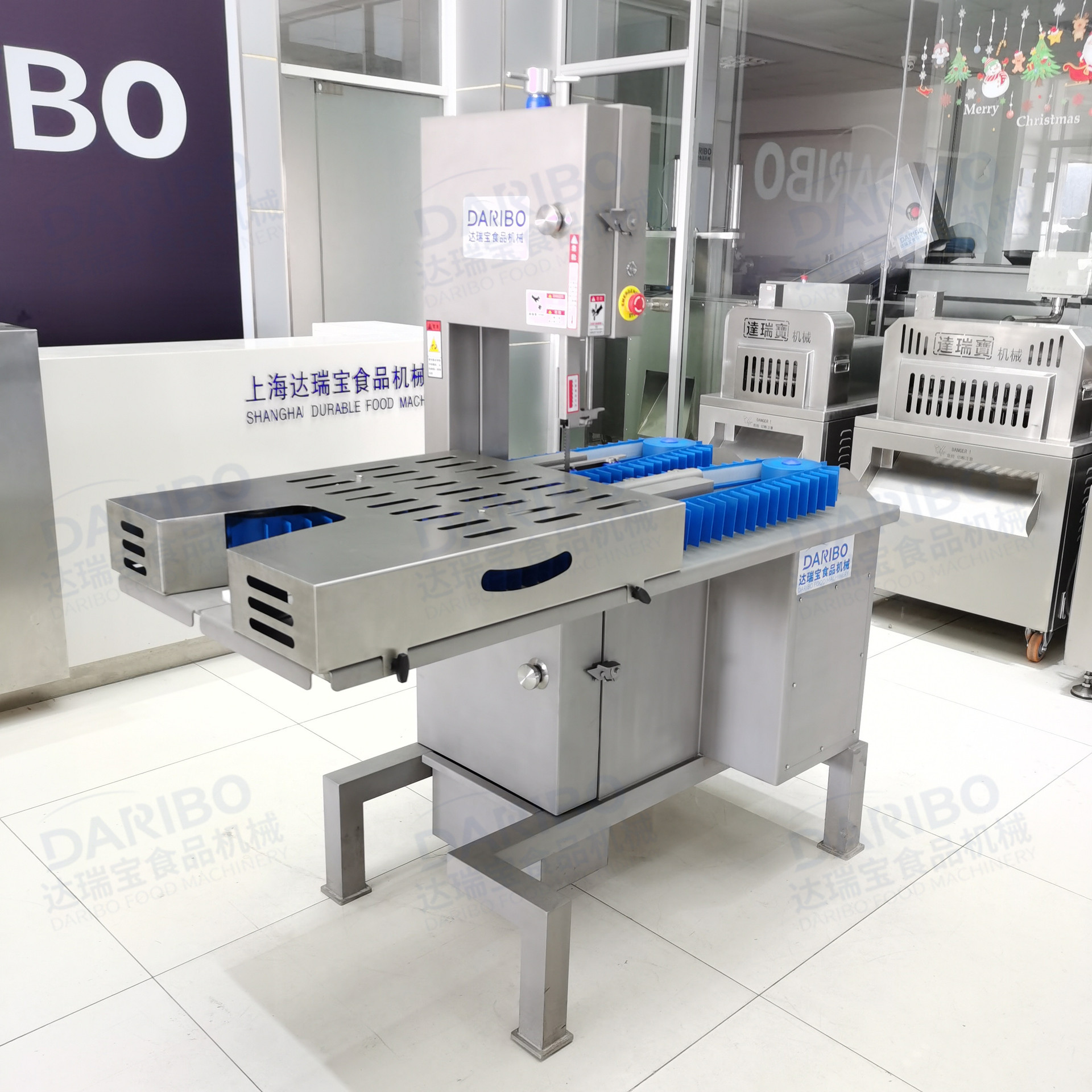 l冷冻整兔对半切 冷冻整鸡对半剖开机 猪蹄猪脚切半机 牛脚锯半机