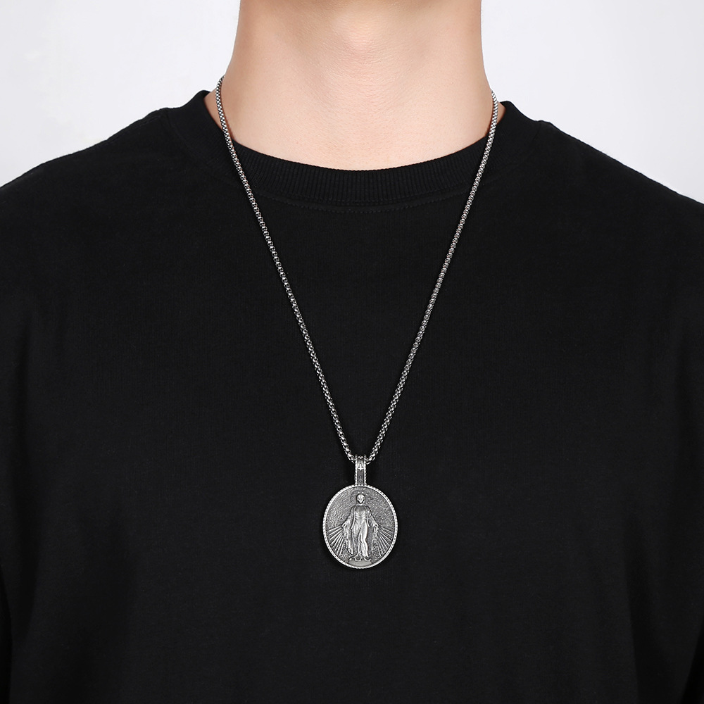 Retro Pendant Necklace Image 1