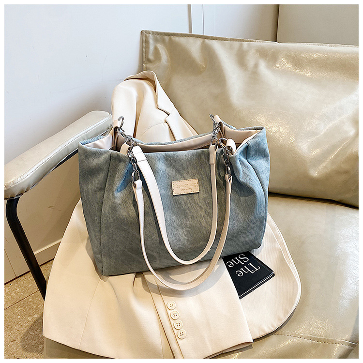 Korean style simple and versatile bag for women, new summer 2025 fashion and niche handbag, large capacity tote bag for commuting undefined