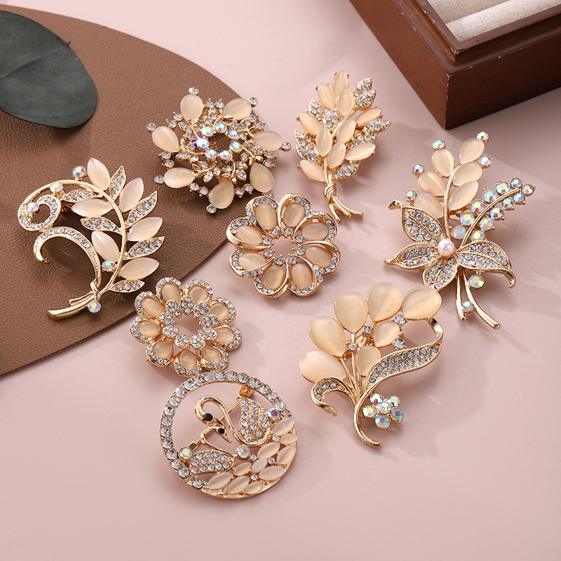 Brooch high-grade niche accessories versatile creative women's fashion collar pin Diamond-embedded anti-exposure temperament corsage