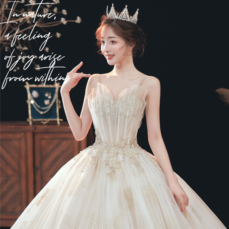 Vestido de novia estilo francés con corte de concha, nuevo modelo 2026, elegante estilo bosque para socialité, novia súper mágica, vestido de ensueño sin tirantes con cola para salir. image 4