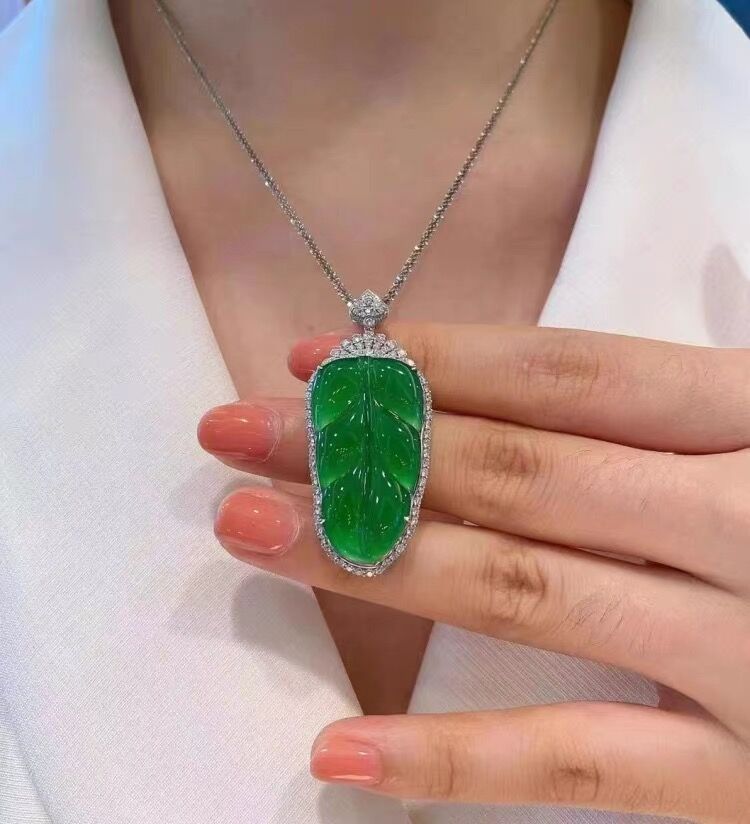 天然翡翠吊坠叶子冰种满阳绿颈饰玉叶18K镶嵌观音玉坠项链女