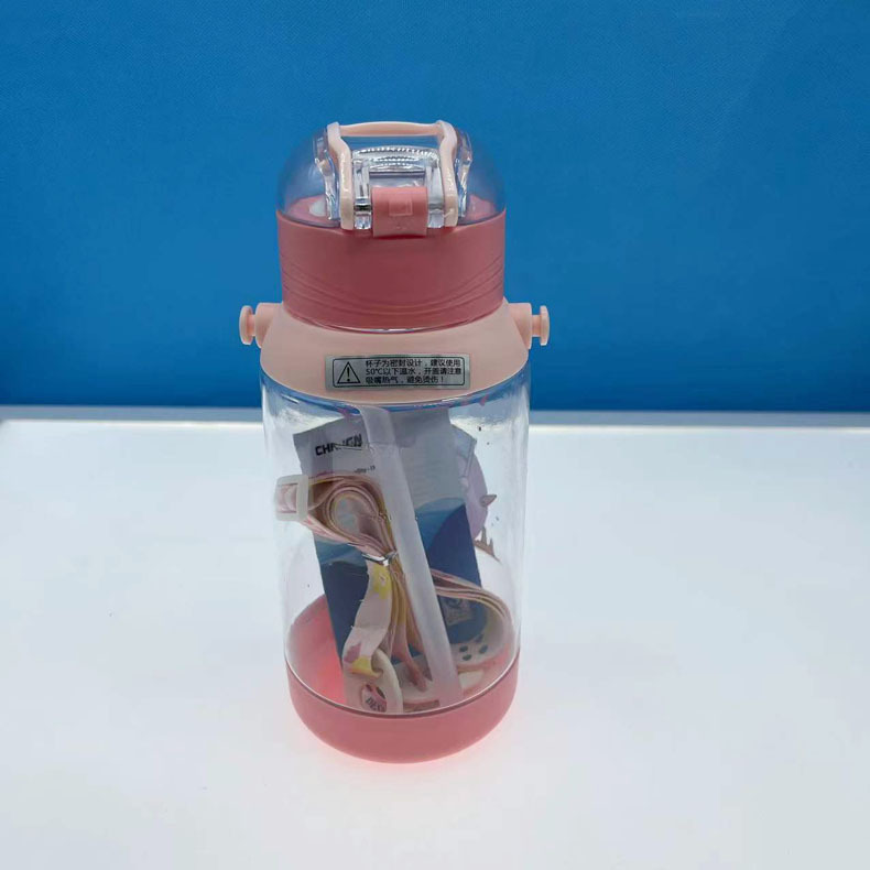 Tianyi nuevo estilo de paja taza de dibujos animados para niños taza de plástico portátil de gran capacidad al aire libre taza de agua correa portátil taza de agua