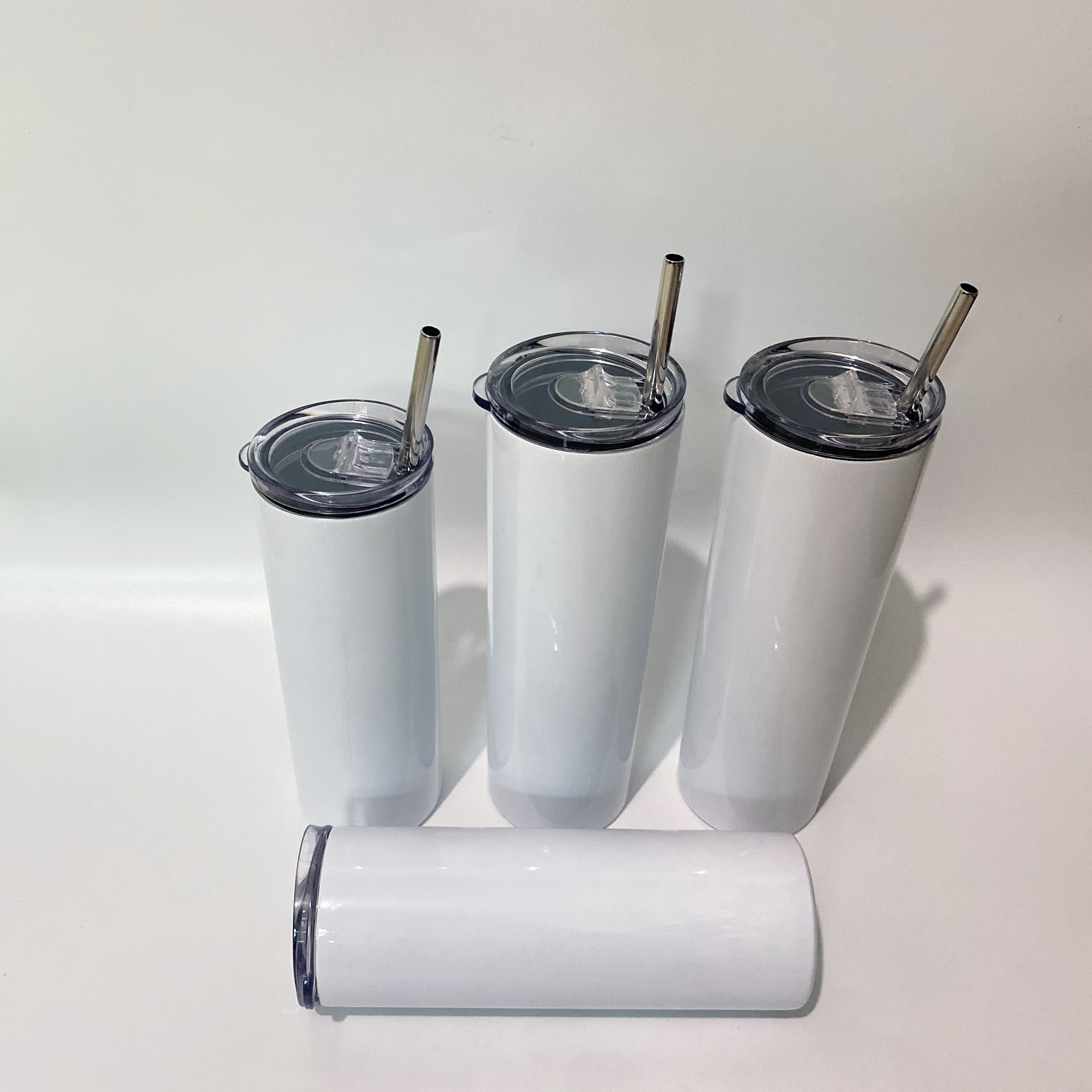 Nueva sublimación portátil 20oz taza recta 304 taza de vacío de acero inoxidable de doble capa taza de paja montada en el coche con personalización de la tapa