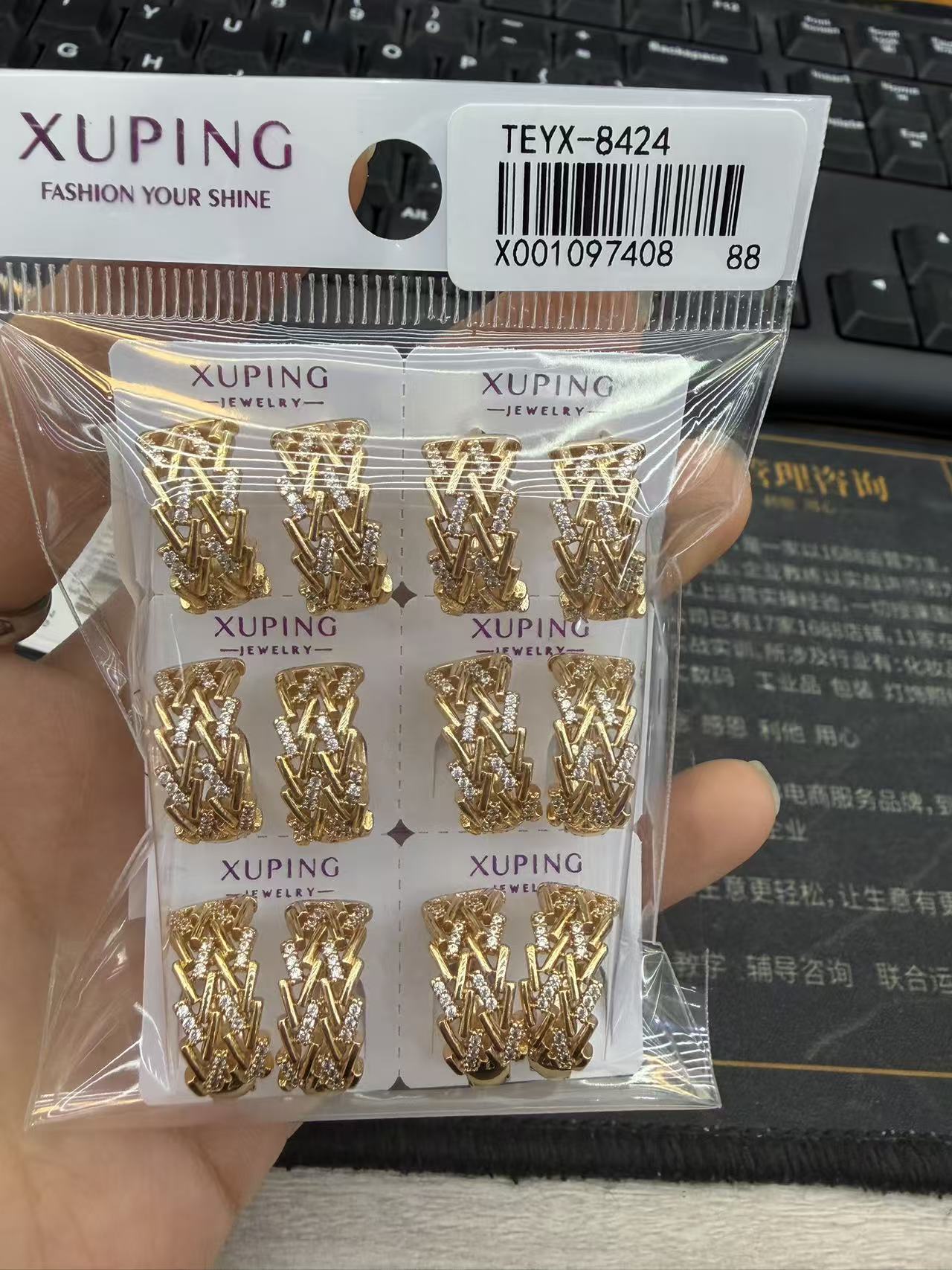 Pendientes de Aleación Xuping con Baño de Oro de 18k y Múltiples Circonitas, Estilo Europeo y Americano, Versátiles y a la Moda para Mujer, Venta al por Mayor