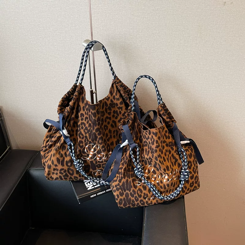 Retro capacious fashionable shoulder bag one shoulder