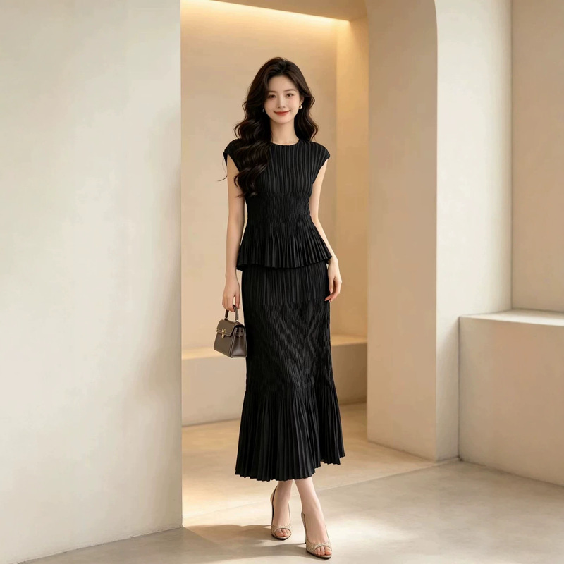 Korean Style Women's Summer Outfit: Miyake-Style Pleated Waist-Cinching Top and Loose-Fitting Slimming Skirt, Elegant and Professional Two-Piece Set