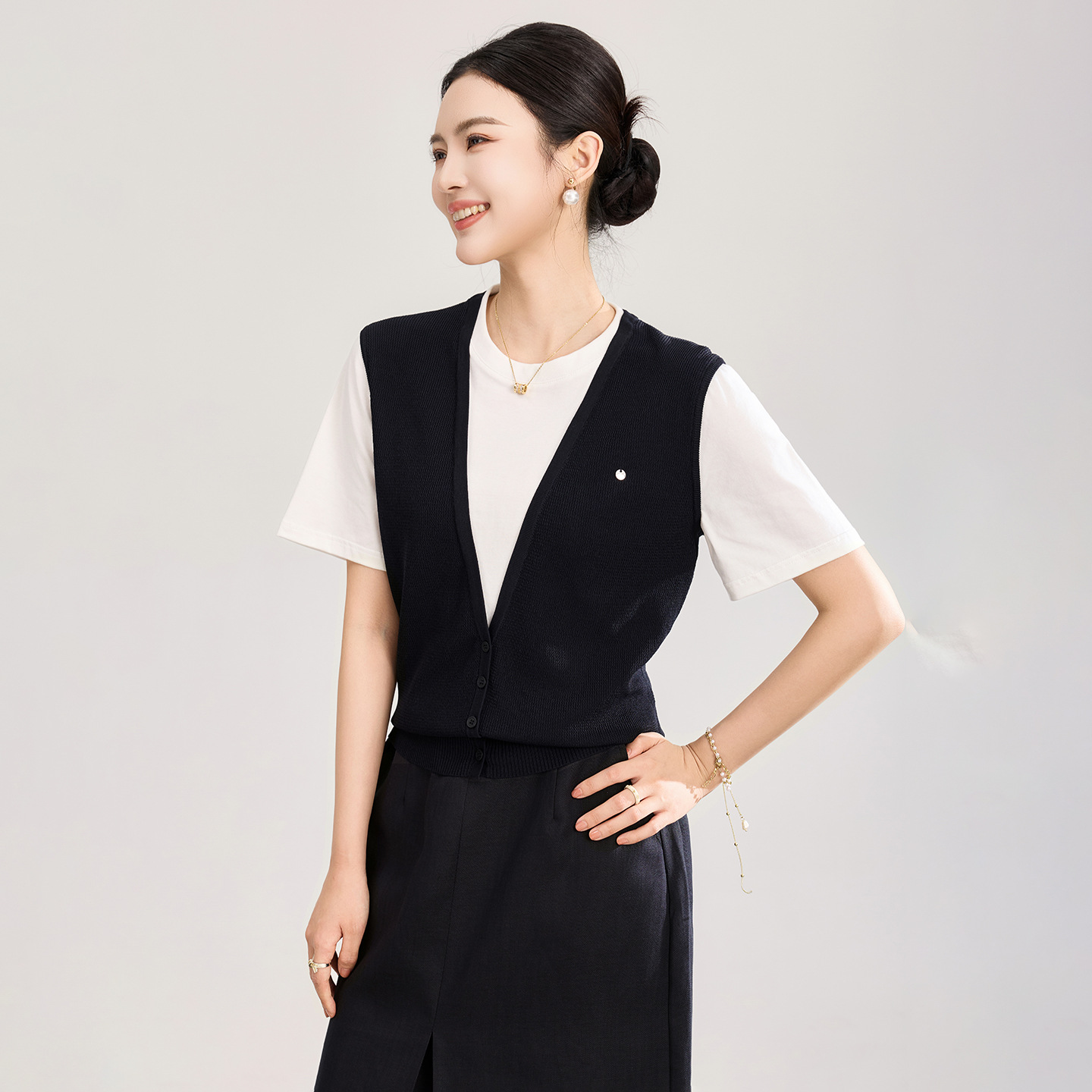 Áo thun dệt kim tay ngắn cổ tròn chất liệu Tencel siêu mịn — màu xanh navy